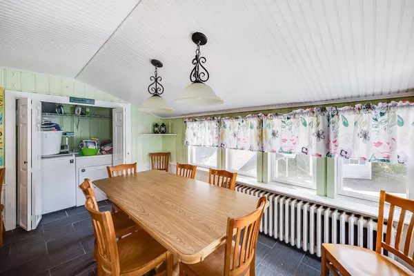 Hyannis, MA 02601,281 Gosnold Street