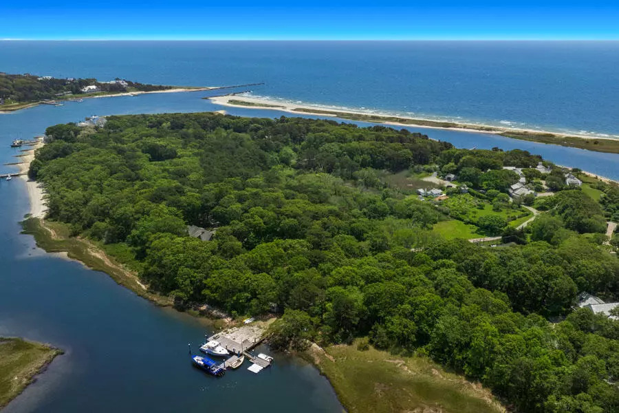 Osterville, MA 02655,14 Indian Trail