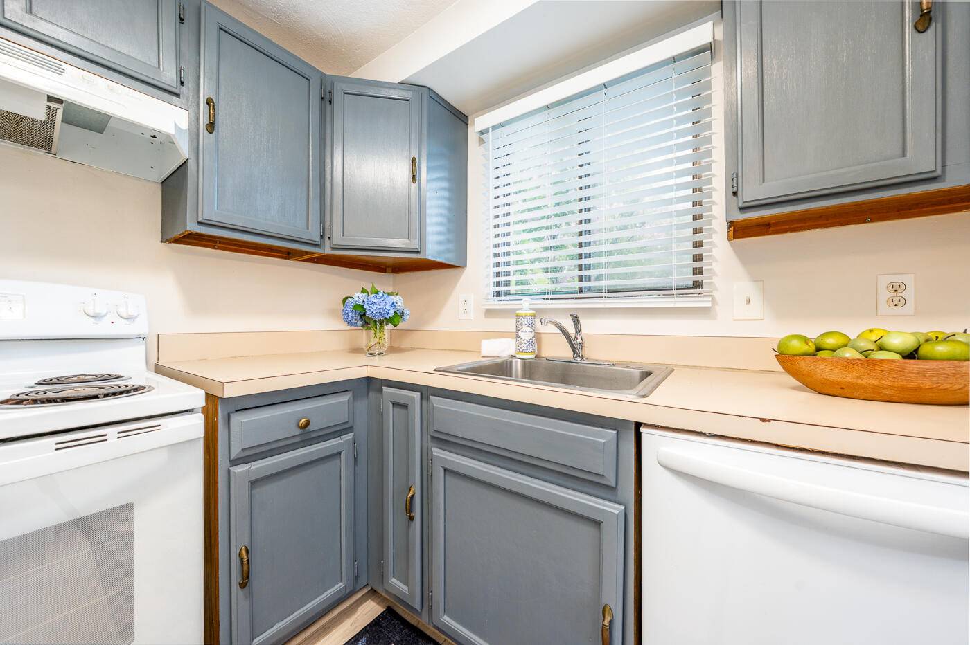 Hyannis, MA 02601,329 West Main Street #30
