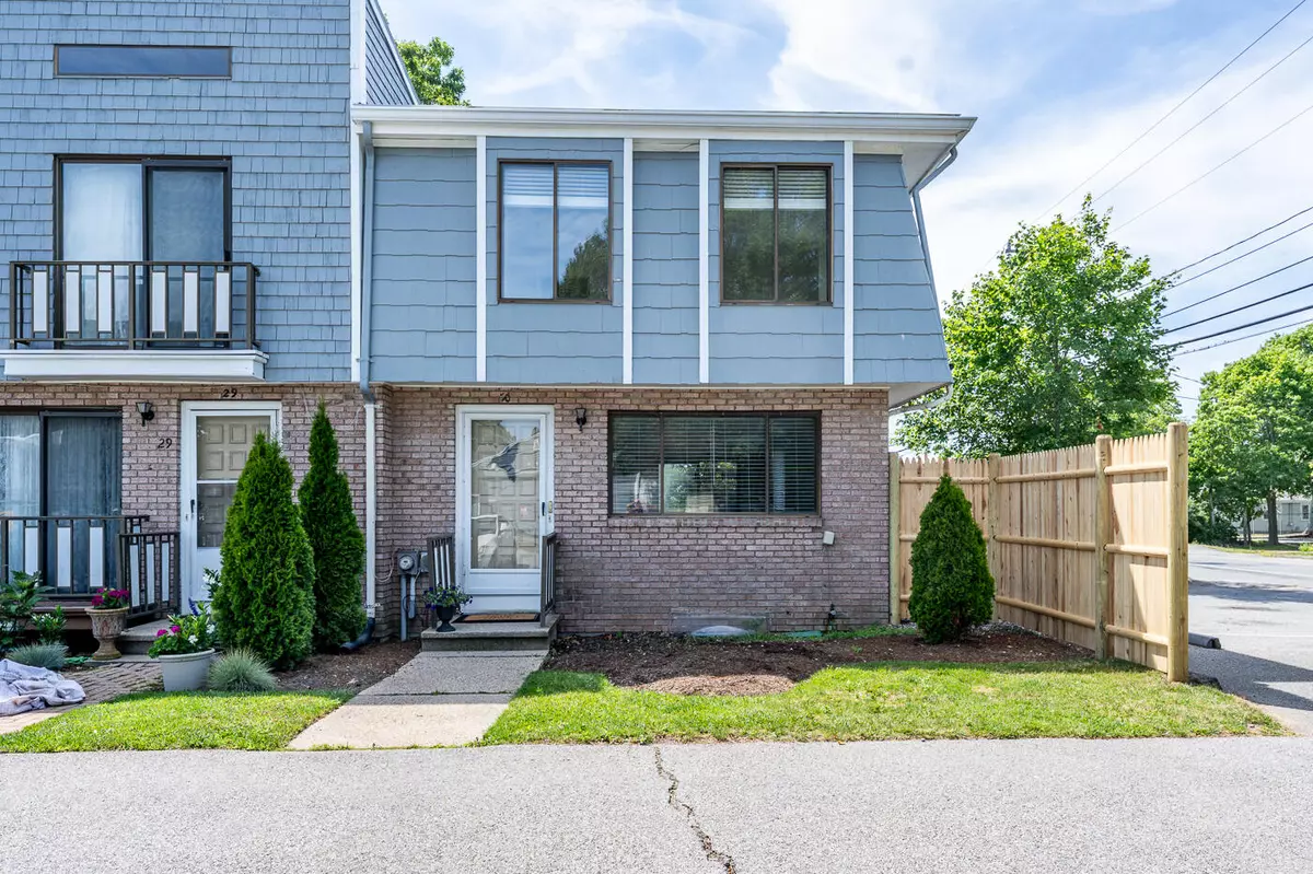 Hyannis, MA 02601,329 West Main Street #30