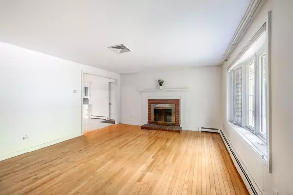 Marstons Mills, MA 02648,66 CHUCKLES Way