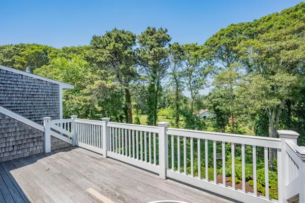 Chatham, MA 02633,912 Main Street #305