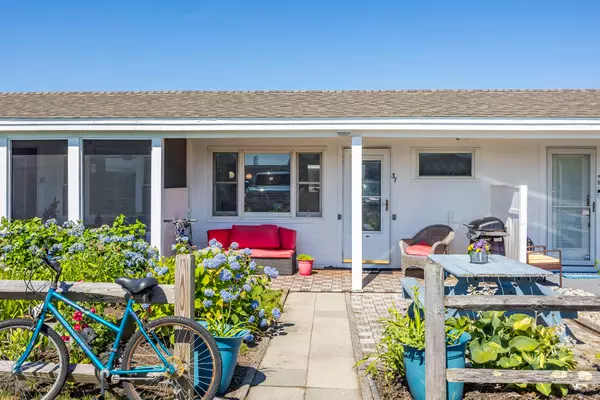 963 Commercial Street #Unit 37, Provincetown, MA 02657