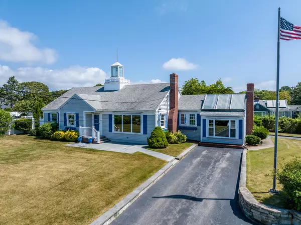 33 Hedge Row, West Yarmouth, MA 02673