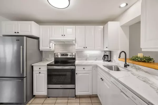 Yarmouth Port, MA 02675,33 W WOODS Circle