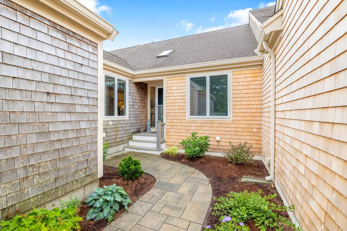 Yarmouth Port, MA 02675,33 W WOODS Circle