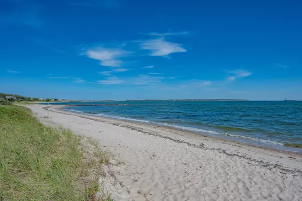 Hyannis Port, MA 02647,160 Marston Avenue #18