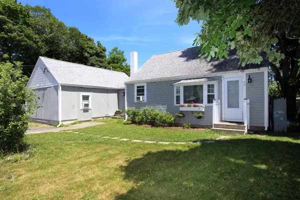 Hyannis, MA 02601,72 Grove Street