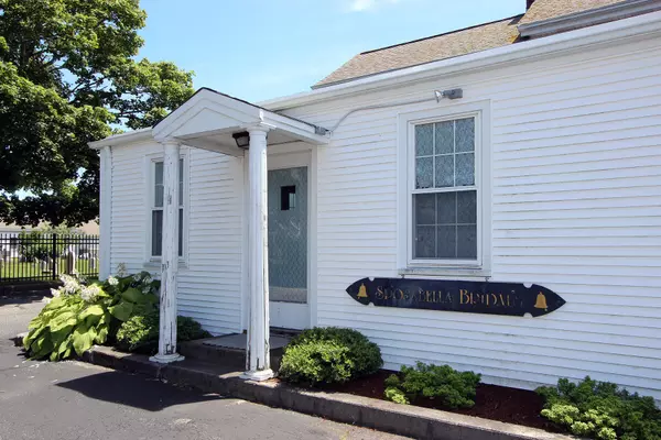 Hyannis, MA 02601,28 Barnstable Road