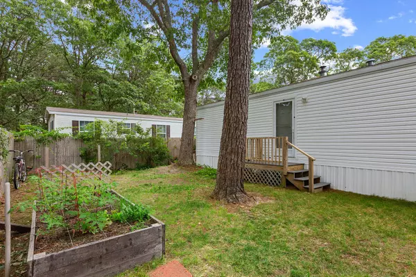 Wellfleet, MA 02667,210 West Road #B9