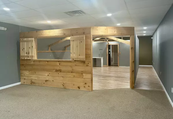 Mashpee, MA 02649,401/387 NATHAN ELLIS Highway #10