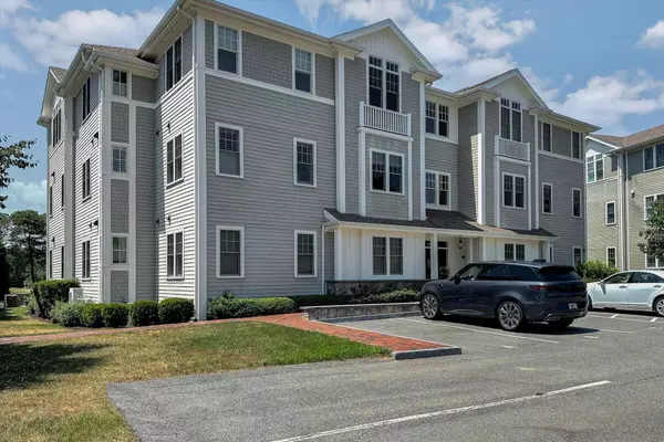 Mashpee, MA 02649,66 Simons Road #A