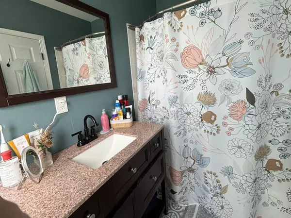 West Dennis, MA 02670,520 Main Street #5A