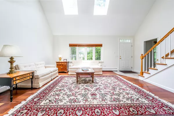 Centerville, MA 02632,21 Rainbow Drive