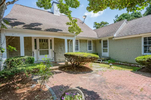 Barnstable, MA 02630,93 Harris Meadow Lane