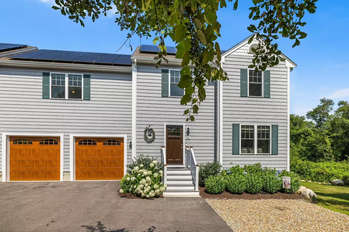 Mattapoisett, MA 02739,98 Marion Road #3