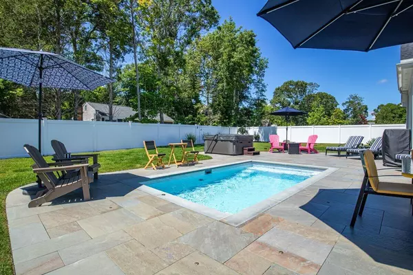 East Falmouth, MA 02536,25 Clam Lane