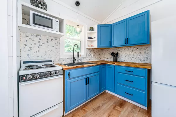 Wellfleet, MA 02667,60 Long Avenue #E