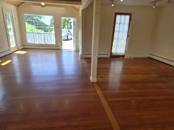 Chatham, MA 02633,726 Main Street