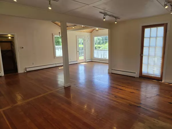 Chatham, MA 02633,726 Main Street