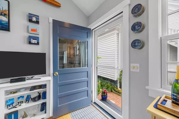 Provincetown, MA 02657,9 Dyer Street #UD