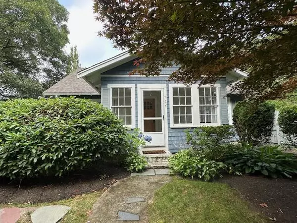 West Hyannisport, MA 02672,22 First Avenue