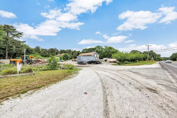 Wellfleet, MA 02667,1562 STATE HWY RTE 6 Highway