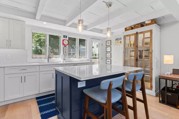Provincetown, MA 02657,4 Railroad Avenue #U2