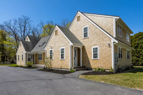 176 Palmer Ave #Unit 1, Falmouth, MA 02540