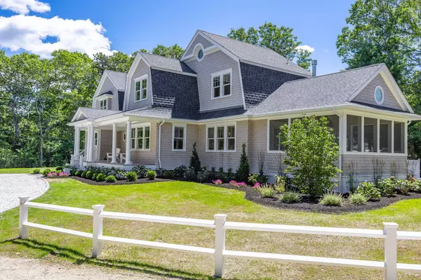 North Falmouth, MA 02556,8 Darylane