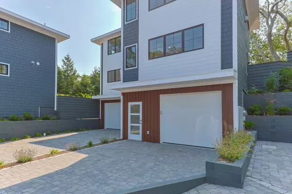 Provincetown, MA 02657,50 Nelson Avenue #8