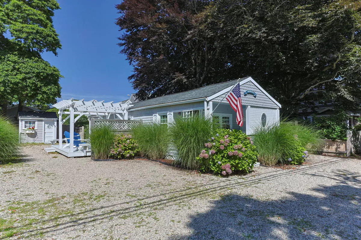 Falmouth, MA 02540,17 Elysian Avenue
