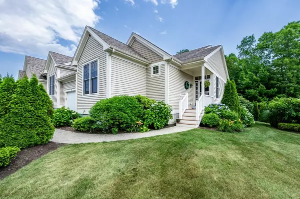 Mashpee, MA 02649,72 Grey Hawk Drive