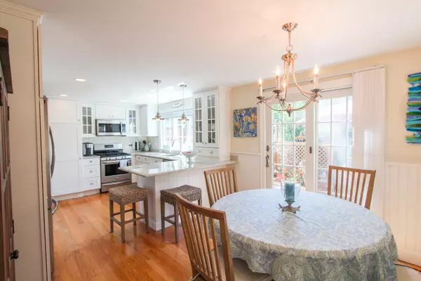 Osterville, MA 02655,13 South Street