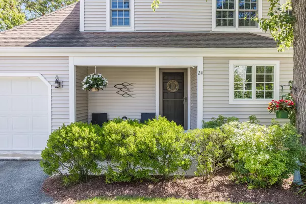 Mashpee, MA 02649,24 Hampton Court