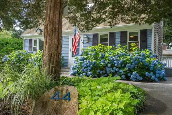 44 Hillside Avenue, North Falmouth, MA 02556