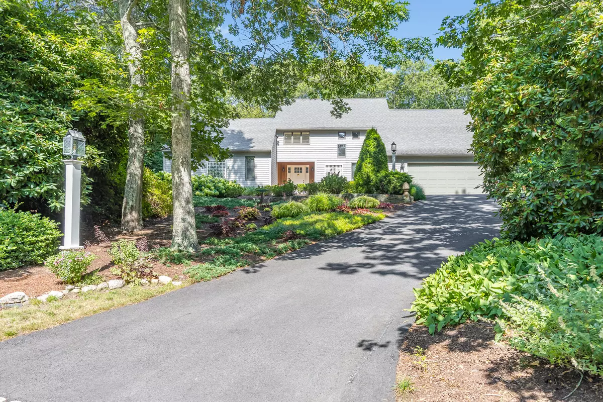Falmouth, MA 02540,66 Clear Pond Road