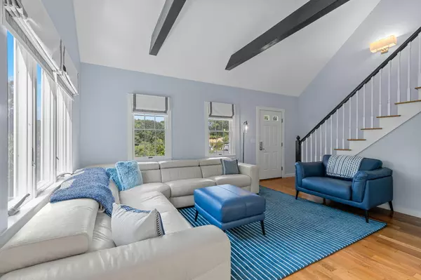 Truro, MA 02666,5 Glacier Drive