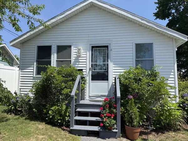 8 Woodland Circle, Wareham, MA 02571