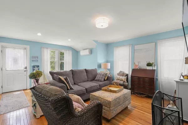Wareham, MA 02571,8 Woodland Circle