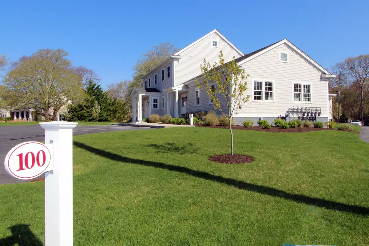 Falmouth, MA 02540,100 Dillingham Avenue #A101