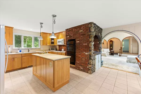 Falmouth, MA 02540,63 Two Ponds Road