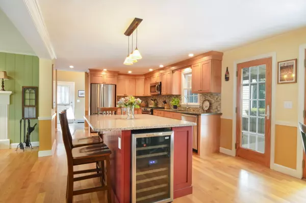 Sandwich, MA 02563,1 Surrey Lane