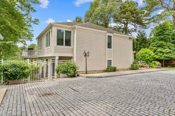 Mashpee, MA 02649,107 Greensward Road