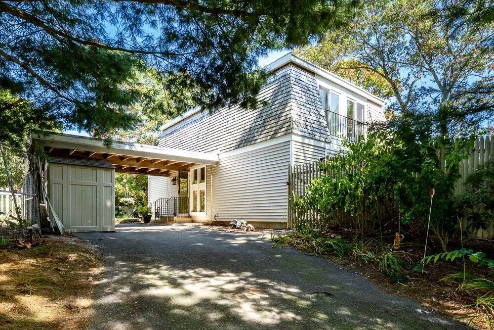 Mashpee, MA 02649,6 Santuit Pond Road