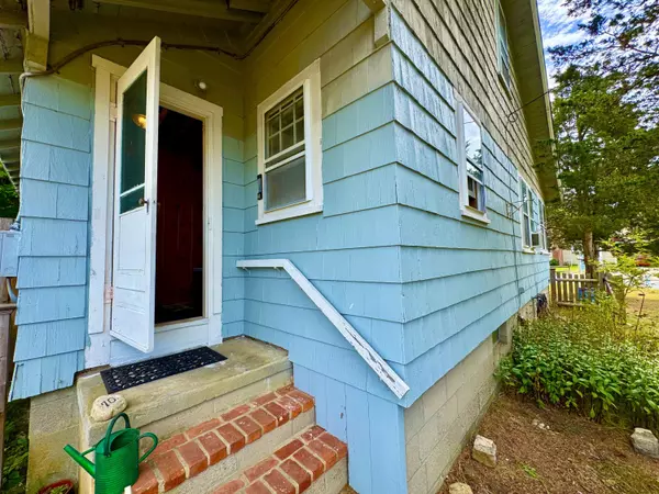 Pocasset, MA 02559,70 Wings Neck Road