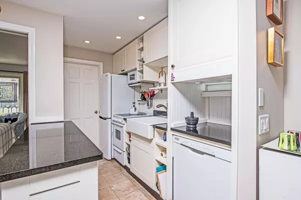 Provincetown, MA 02657,45 Commercial Street #U8