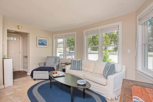 Provincetown, MA 02657,45 Commercial Street #U8