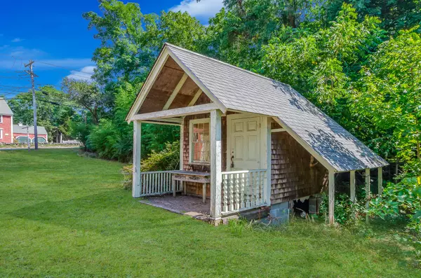 Cotuit, MA 02635,4701 Falmouth Road