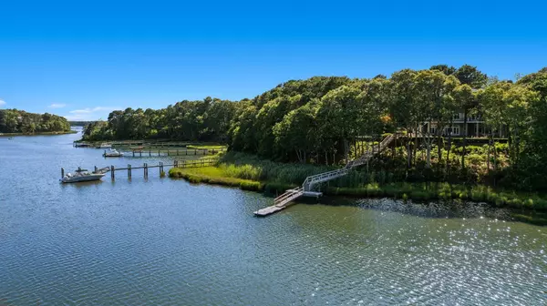 Mashpee, MA 02649,37 Shoestring Bay Road